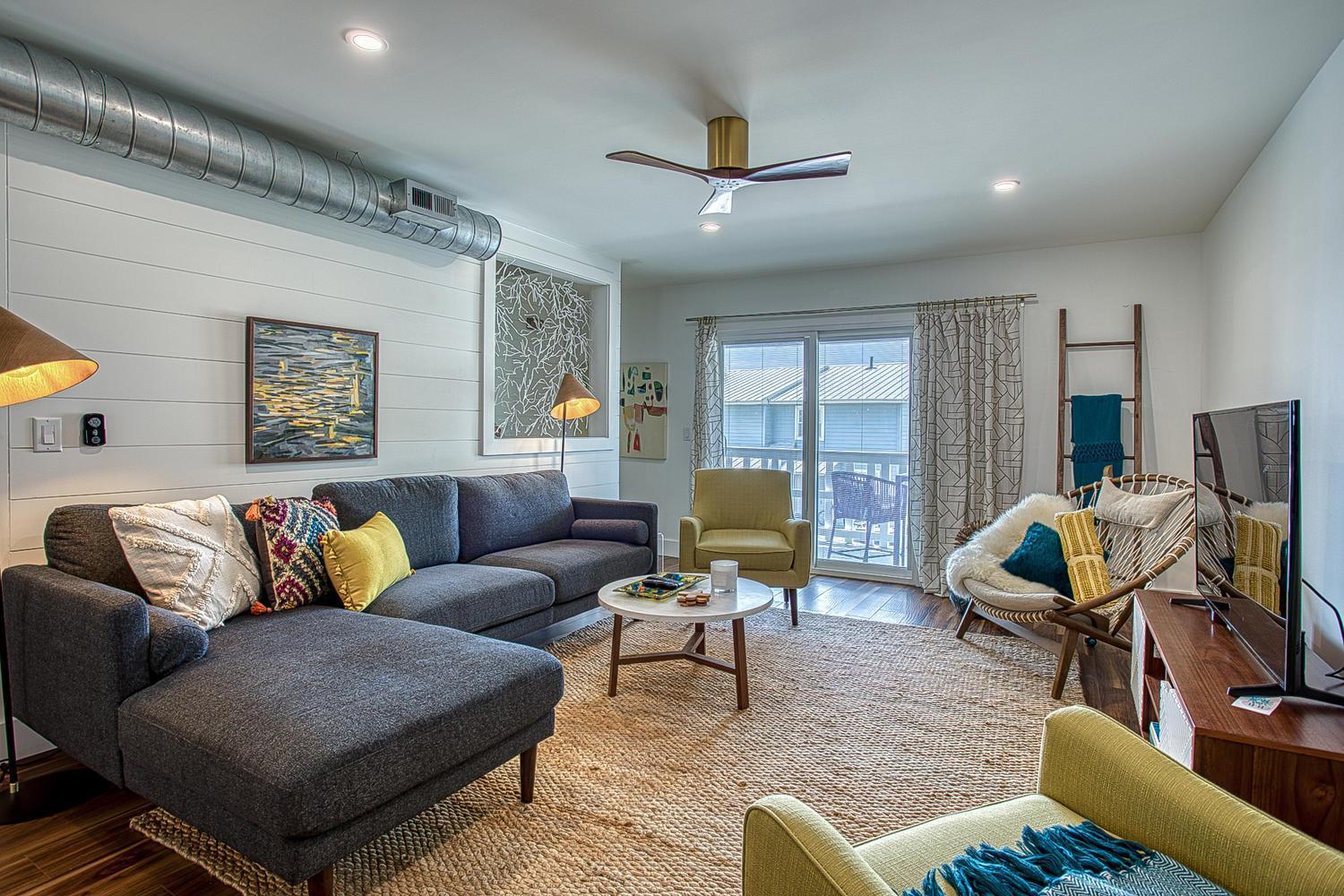 Holiday home Gulf Views! Only 30 Seconds To The Modern Amenities Meets Vintage Charm *