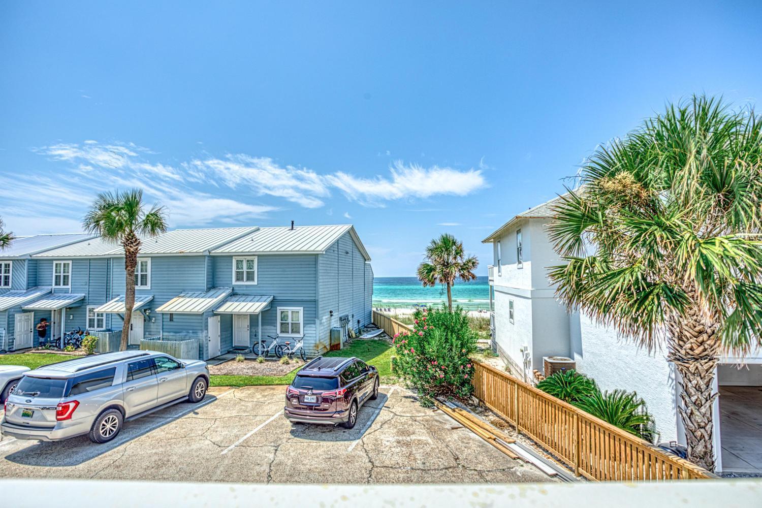 Gulf Views! Only 30 Seconds To The Modern Amenities Meets Vintage Charm Holiday home *