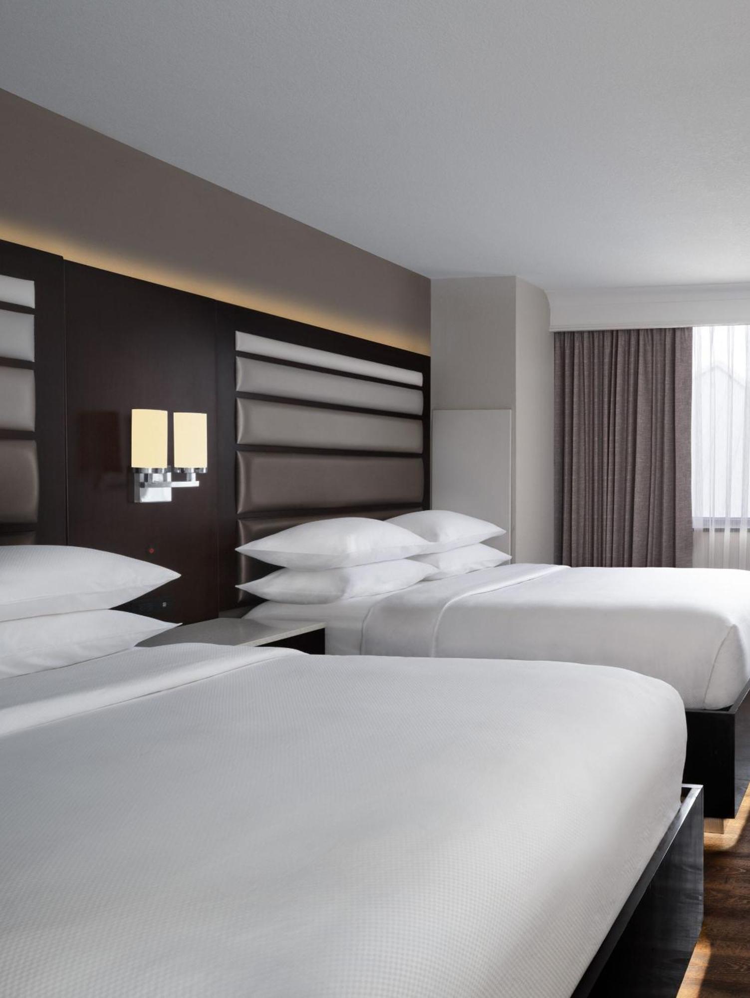 Delta By Marriott Deerwood Hotel 4*