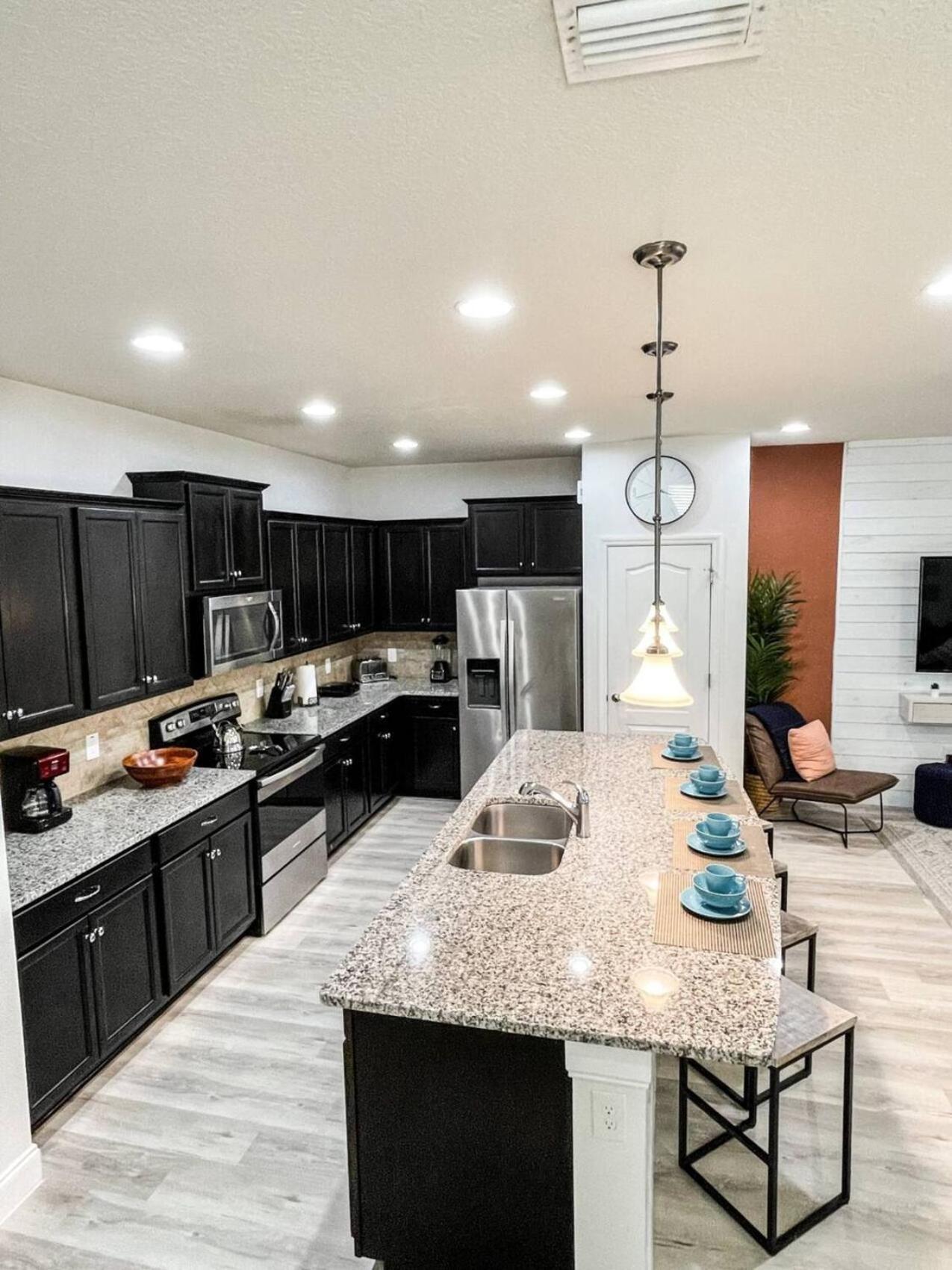 Right Next Door To At Windsor At Westside! Holiday home Kissimmee