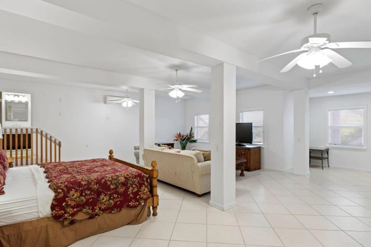 A Saba Wind North- Oceanfront Estate With Pool On Captiva Island