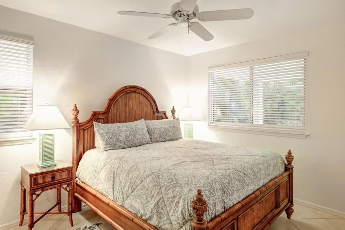 A Saba Wind North- Oceanfront Estate With Pool On Holiday home Captiva Island