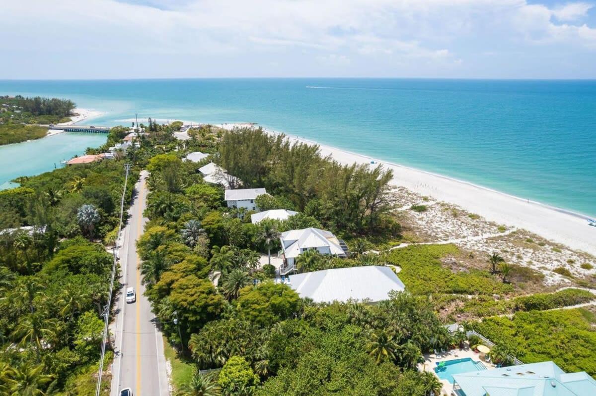 A Saba Wind North- Oceanfront Estate With Pool On Captiva Island