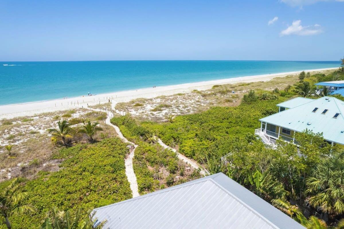 A Saba Wind North- Oceanfront Estate With Pool On Holiday home Captiva Island