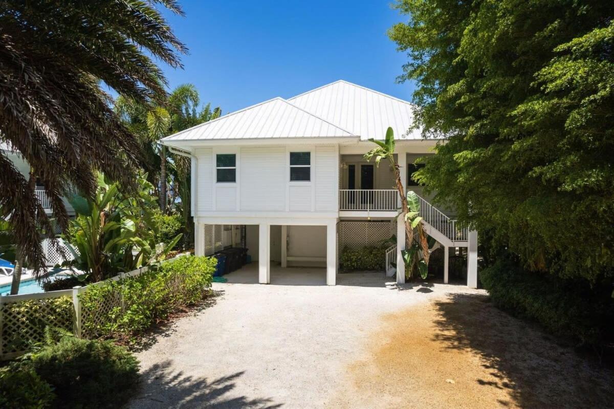 A Saba Wind North- Oceanfront Estate With Pool On Captiva Island