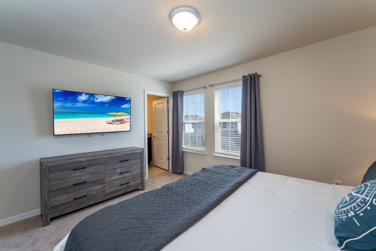 Wonderful New 8br W Pool Arcades Movie Theater Holiday home *