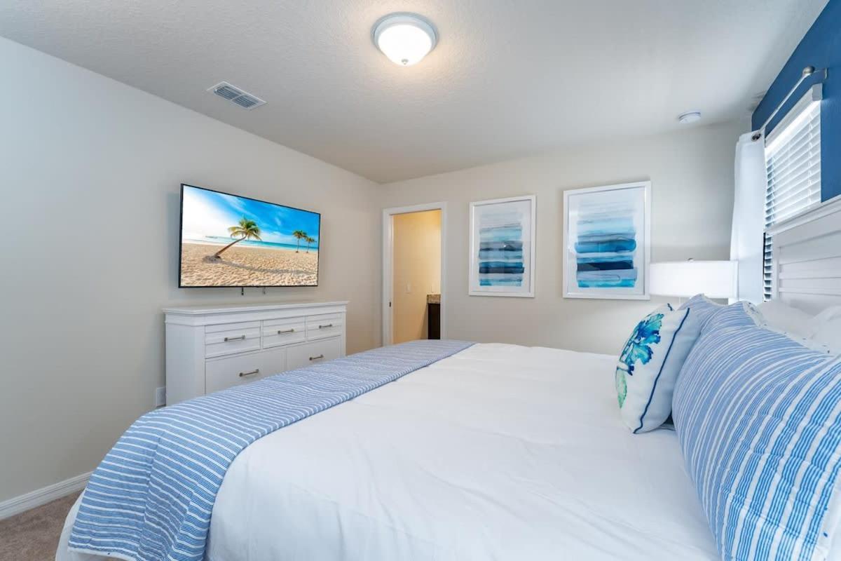 Wonderful New 8br W Pool Arcades Movie Theater Davenport