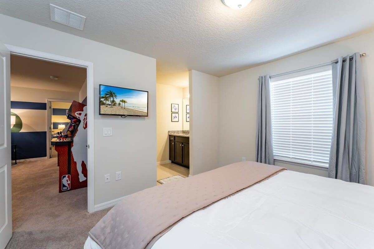 Wonderful New 8br W Pool Arcades Movie Theater Holiday home *