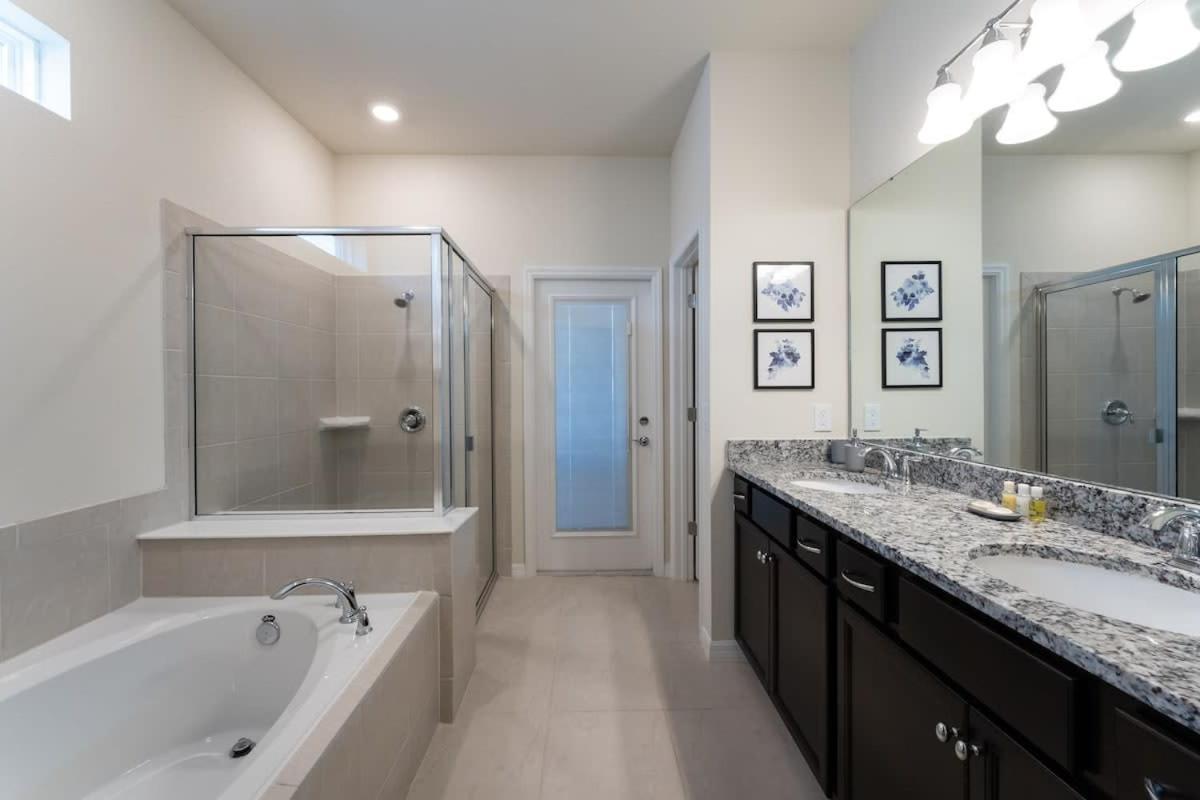 Wonderful New 8br W Pool Arcades Movie Theater Davenport