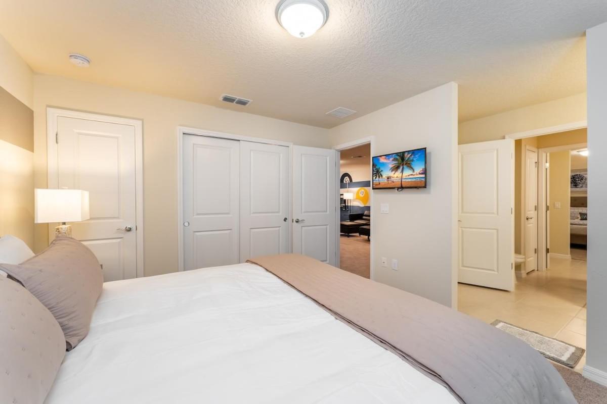 Holiday home Wonderful New 8br W Pool Arcades Movie Theater Davenport