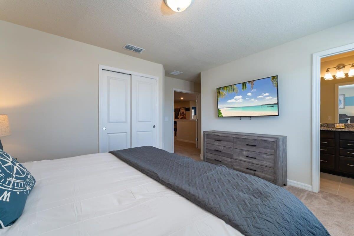 Wonderful New 8br W Pool Arcades Movie Theater Davenport