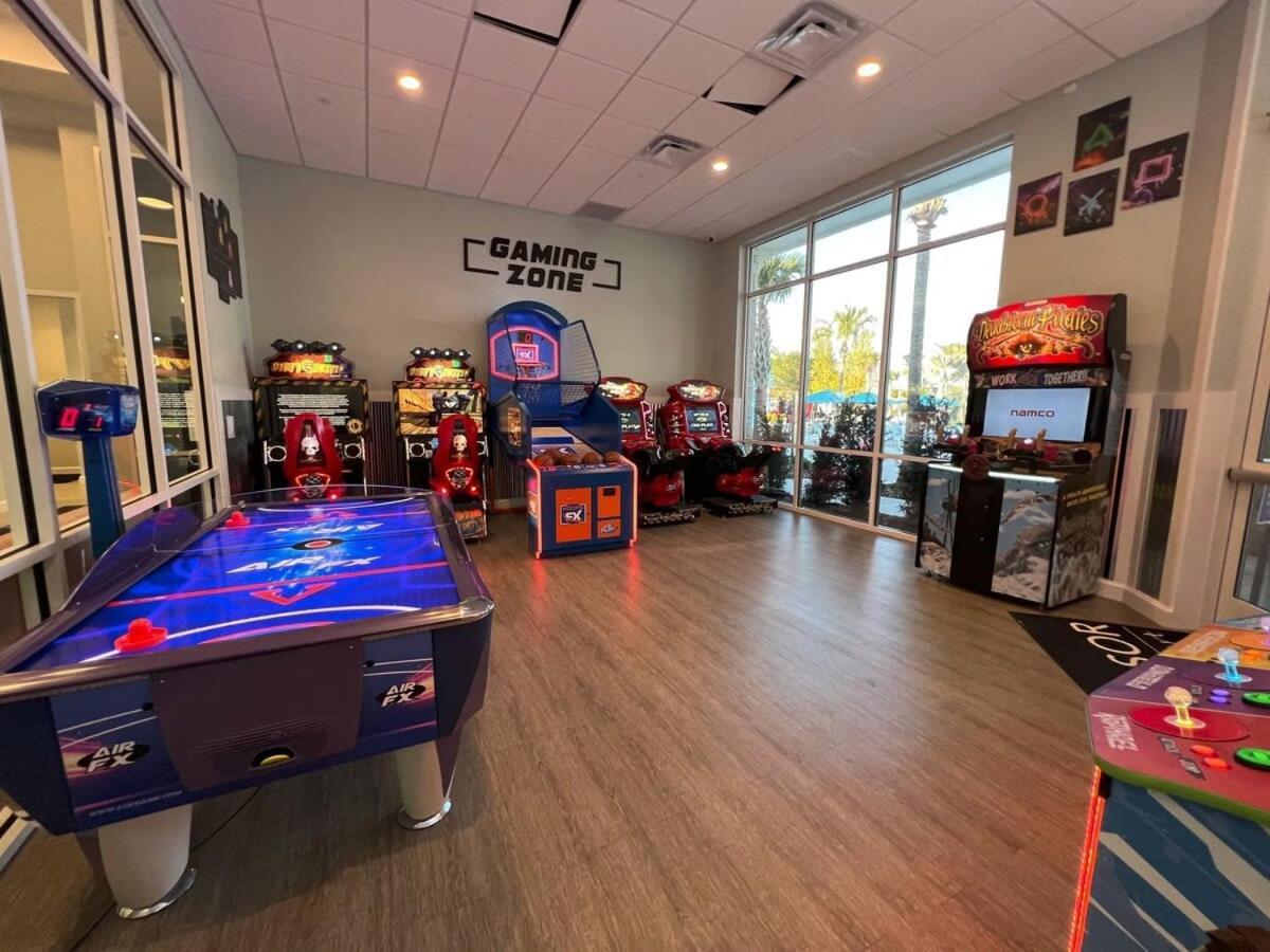 Wonderful New 8br W Pool Arcades Movie Theater * Davenport