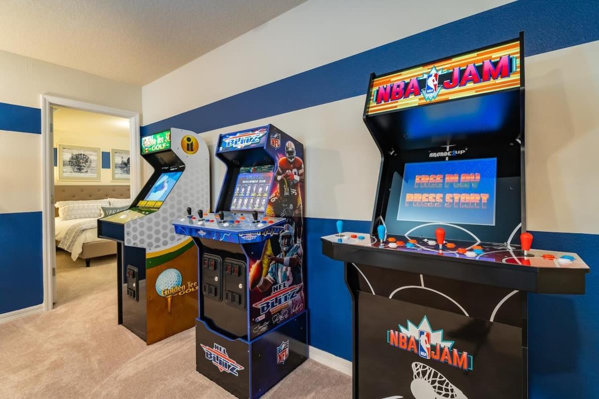 Wonderful New 8br W Pool Arcades Movie Theater Davenport