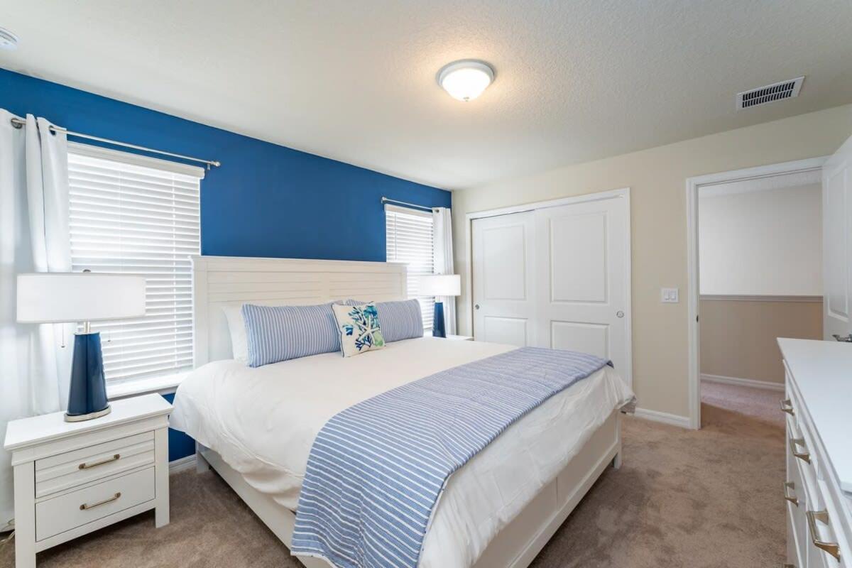 Wonderful New 8br W Pool Arcades Movie Theater Holiday home Davenport