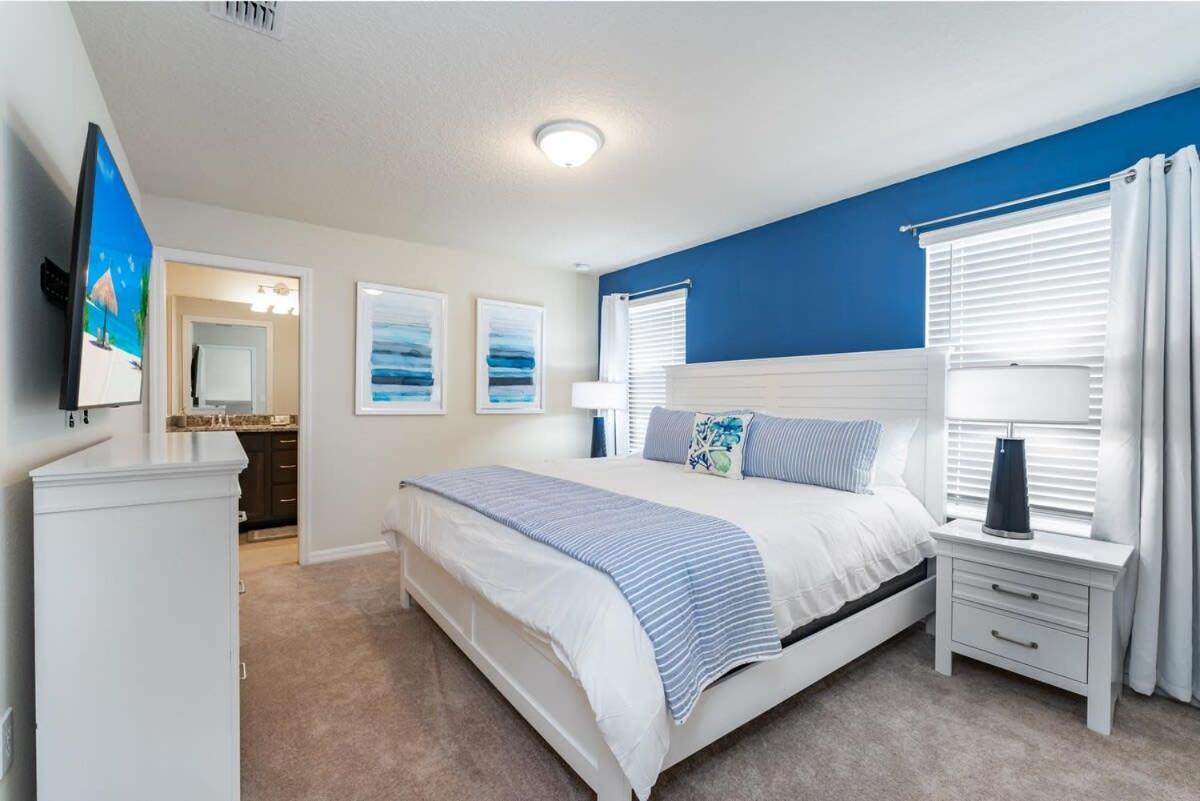 Wonderful New 8br W Pool Arcades Movie Theater Holiday home Davenport