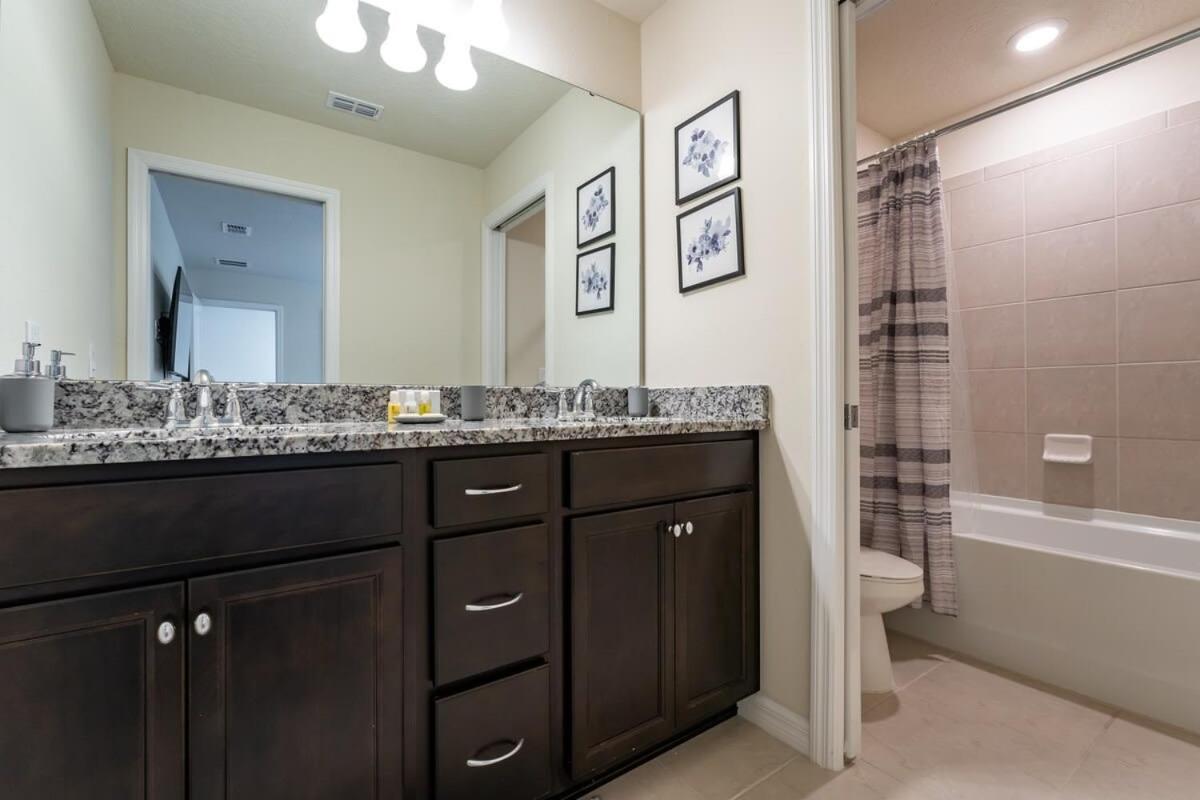 Wonderful New 8br W Pool Arcades Movie Theater *