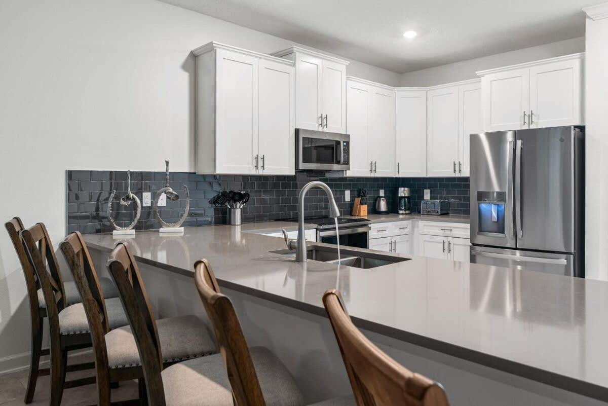 Villa Great 8 Bedroom W Games Theater Pool By *