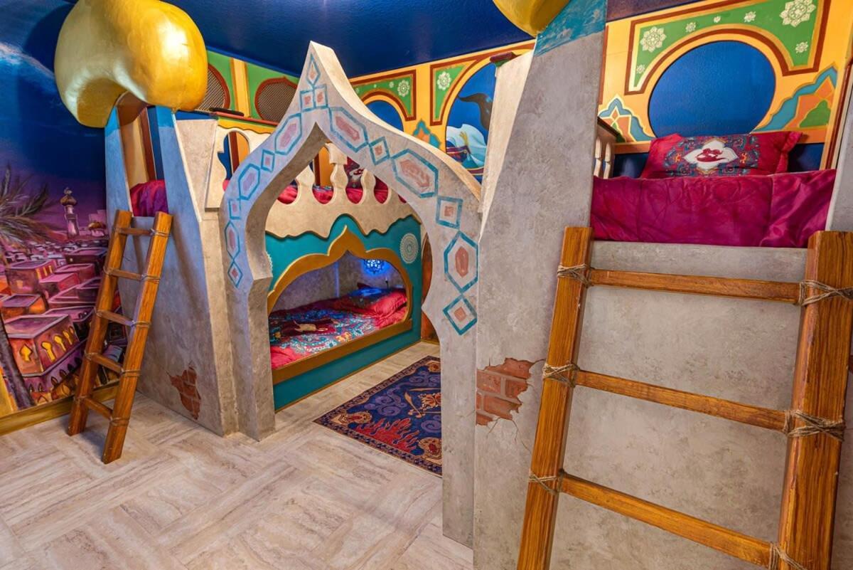 Great 8 Bedroom W Games Theater Pool By Villa