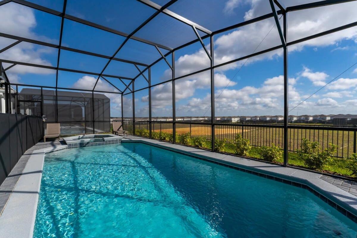 Beautiful New 8br W Theme Pool Game Holiday home Davenport