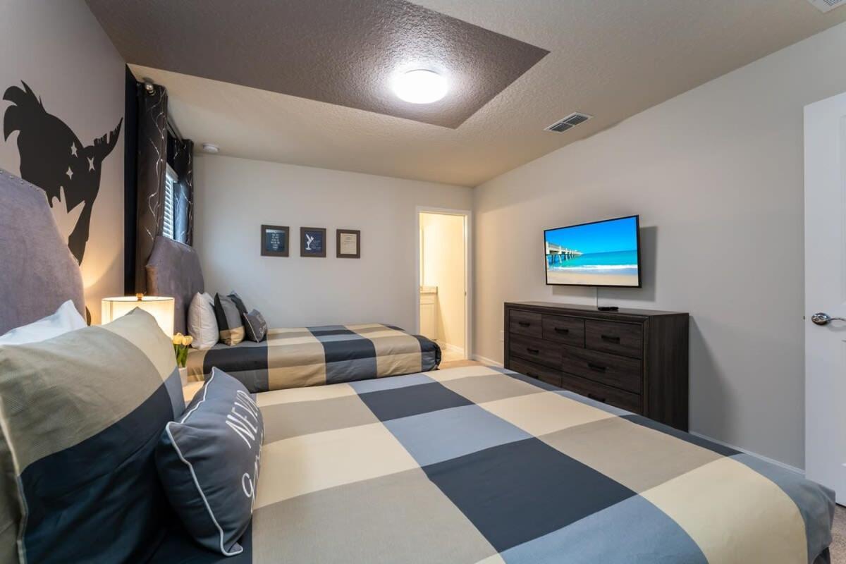Beautiful New 8br W Theme Pool Game Holiday home *
