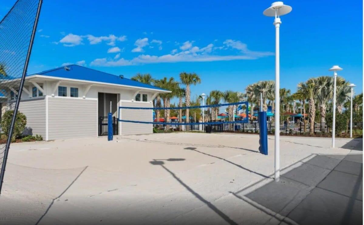 Beautiful New 8br W Theme Pool Game Holiday home Davenport