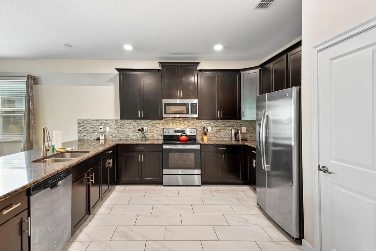 Awesome 8 Bedroom W Game Pool & Theater Villa *