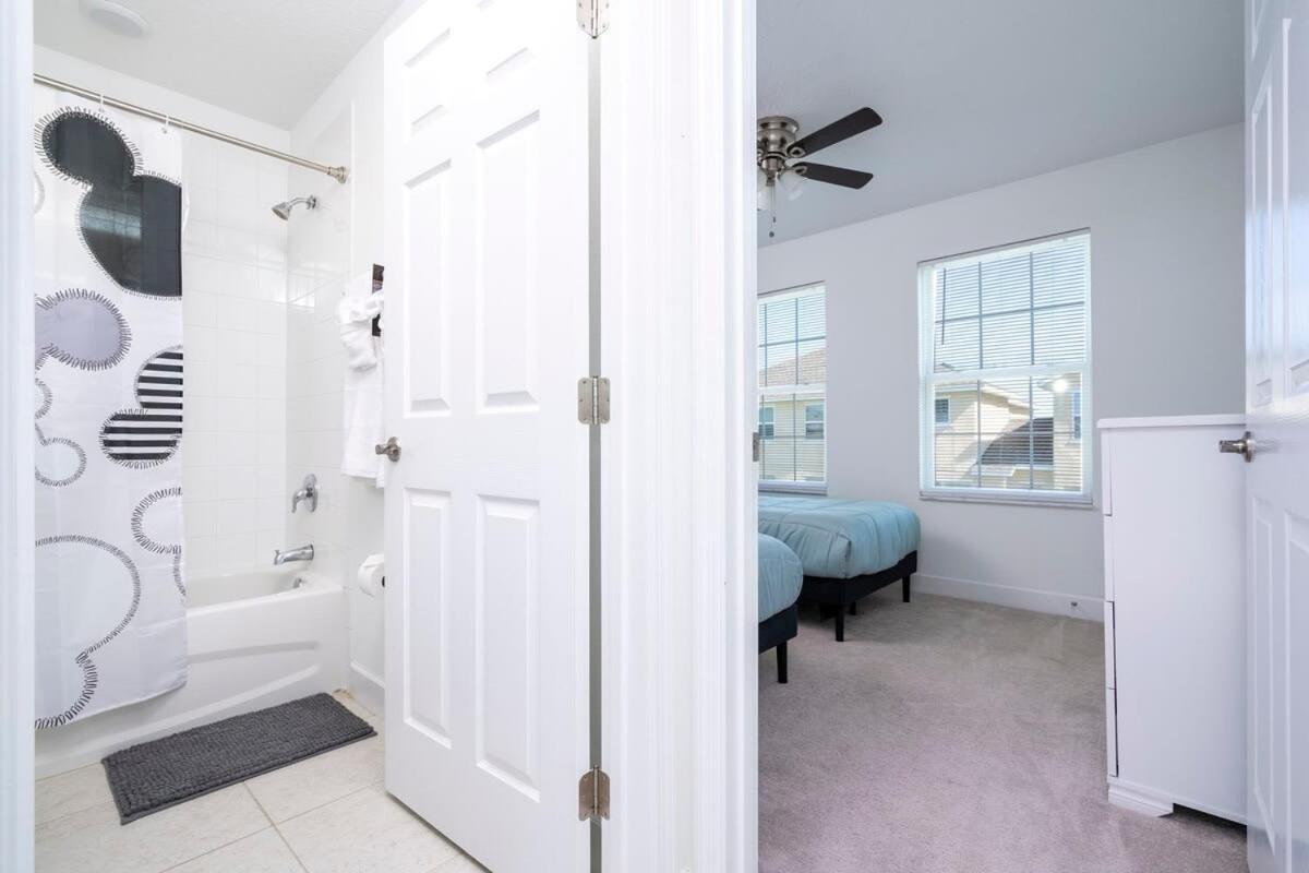 Splendid 4 Bedroom W Pool Close To 132 * Davenport