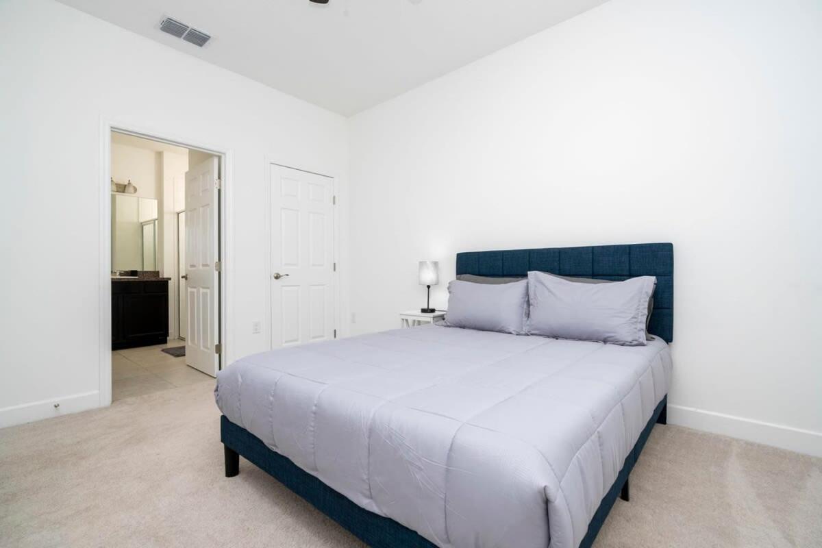 Splendid 4 Bedroom W Pool Close To 132 Davenport