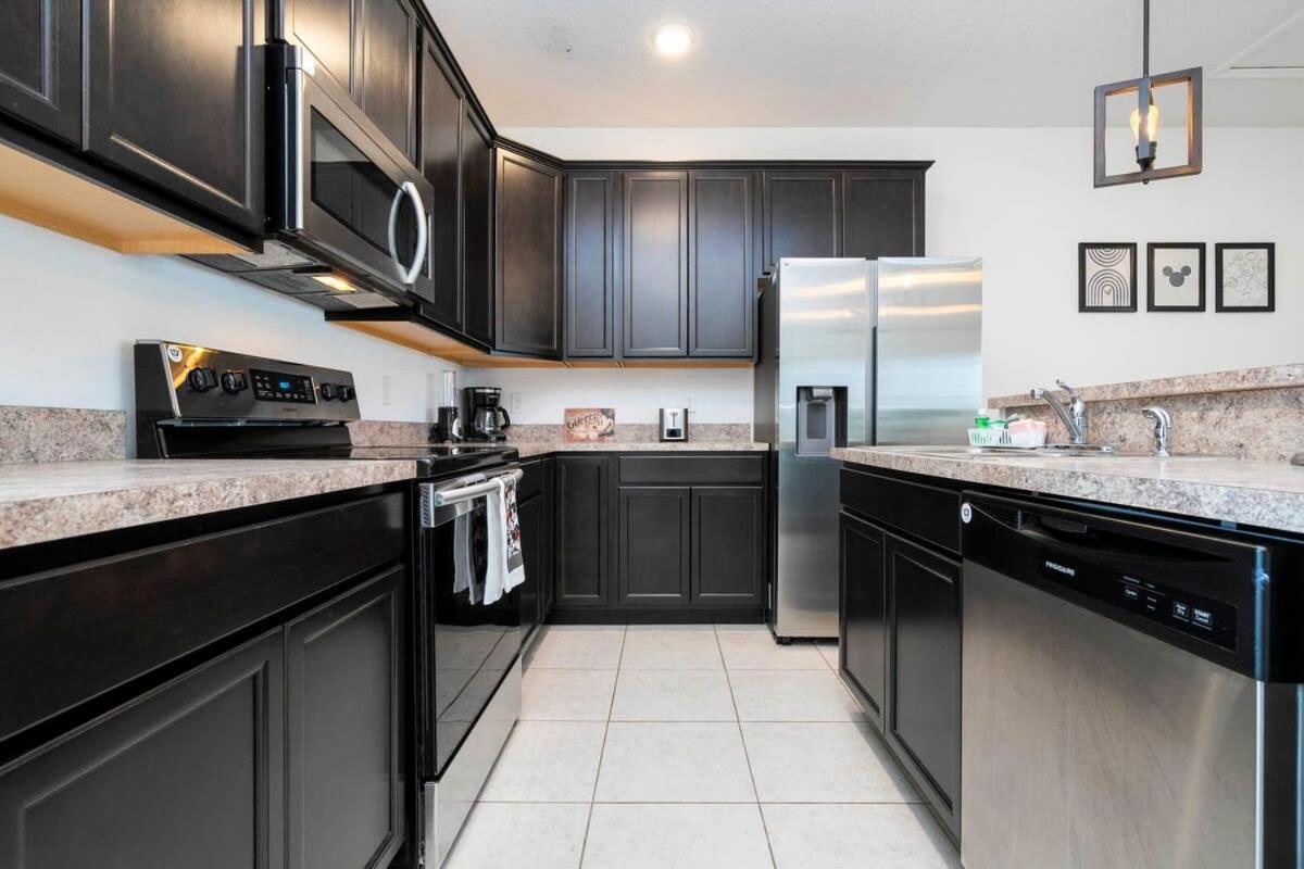 Splendid 4 Bedroom W Pool Close To 132 Davenport