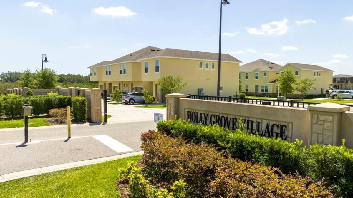 Splendid 4 Bedroom W Pool Close To 132 * Davenport
