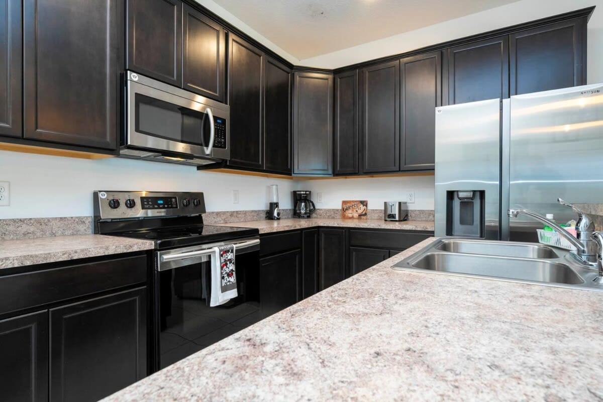 Splendid 4 Bedroom W Pool Close To 132 Davenport