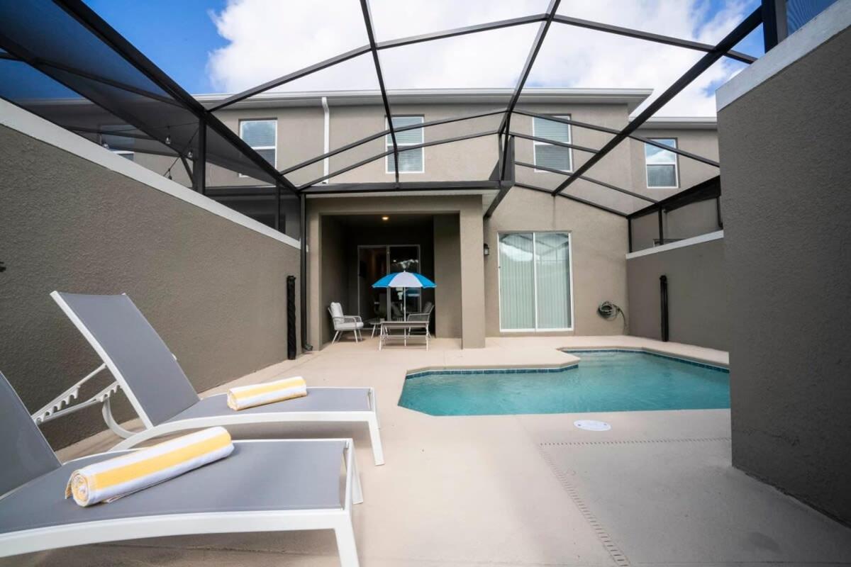 Gorgeous 4 Bedroom W Screened Pool Close To 2653 Holiday home