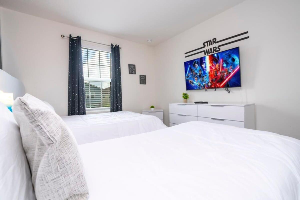Splendid 5bd W Pool At Solara 2154
