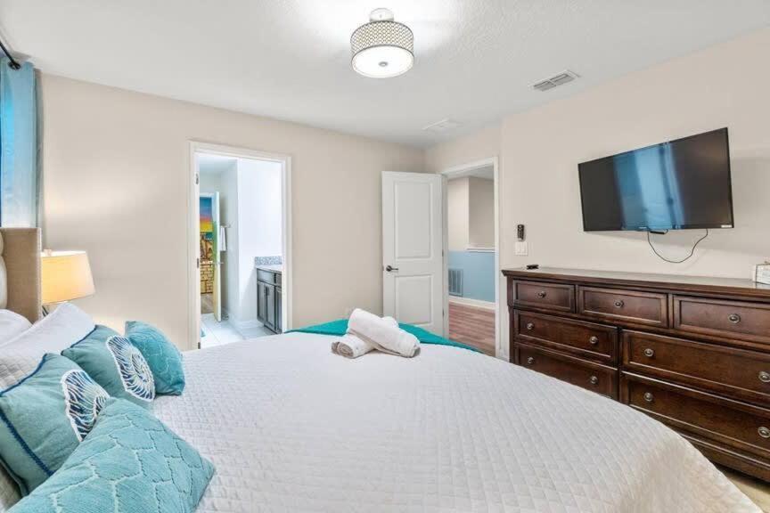 Villa Under The Sea By W Pool Game Davenport