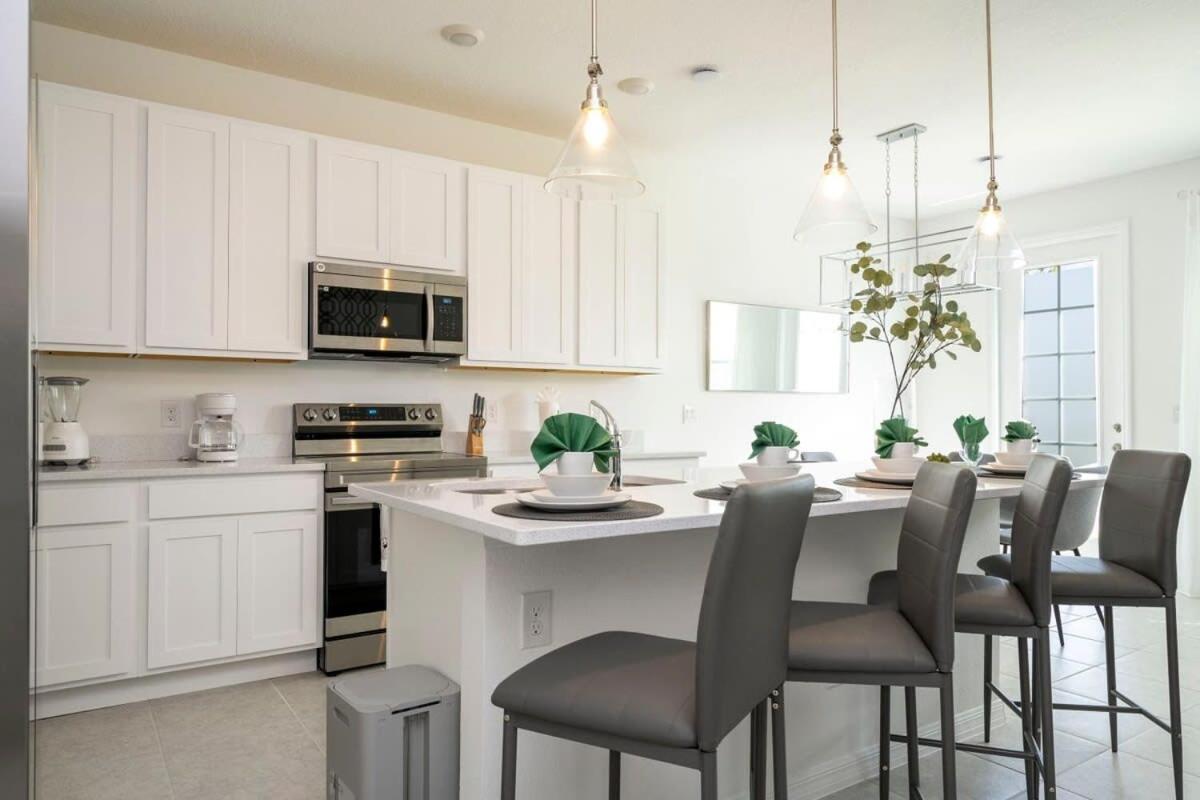 Charming 3bd Close To At Enclave 1021 Holiday home *