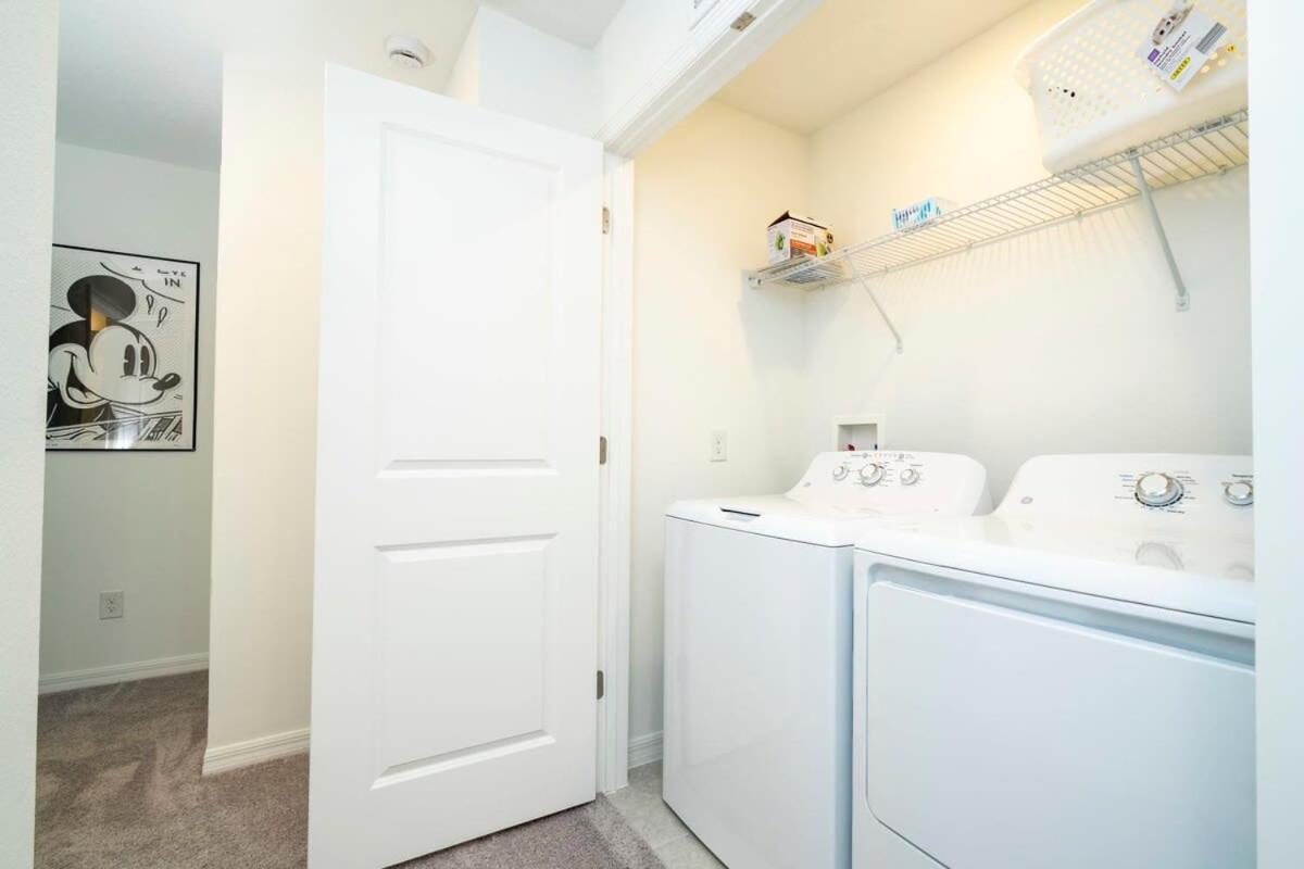 Charming 3bd Close To At Enclave 1021 *