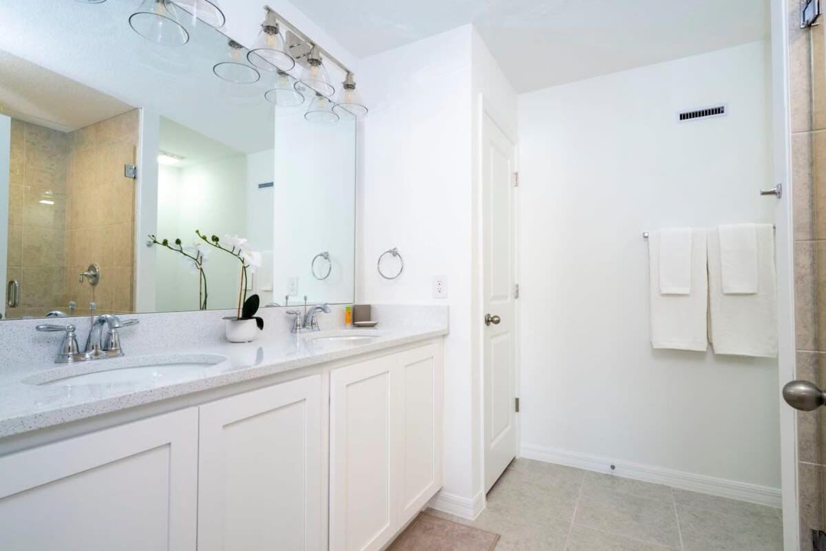 Charming 3bd Close To At Enclave 1021 *