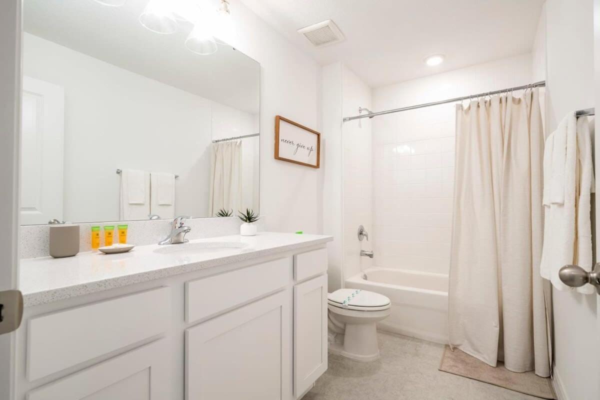 Holiday home Charming 3bd Close To At Enclave 1021 Davenport