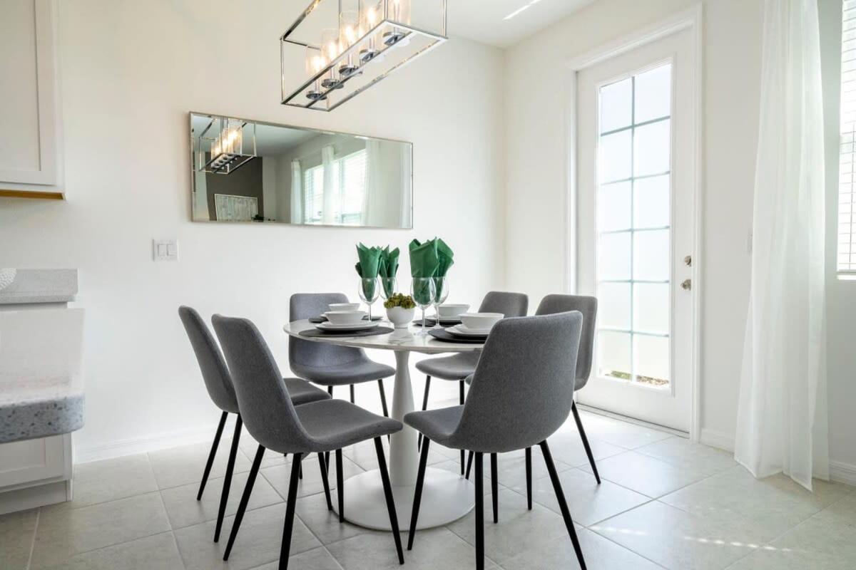 Holiday home Charming 3bd Close To At Enclave 1021