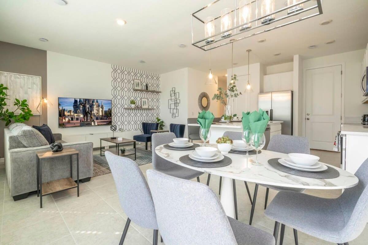 Charming 3bd Close To At Enclave 1021 *