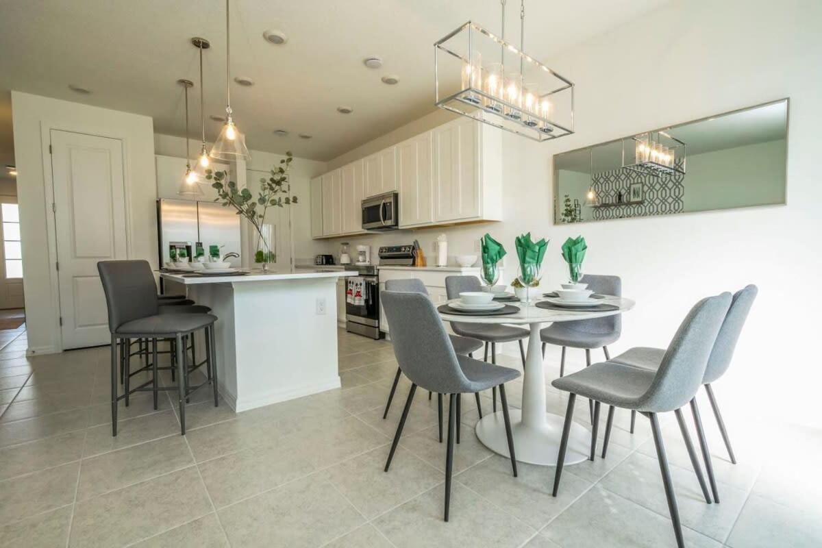 Charming 3bd Close To At Enclave 1021 Davenport