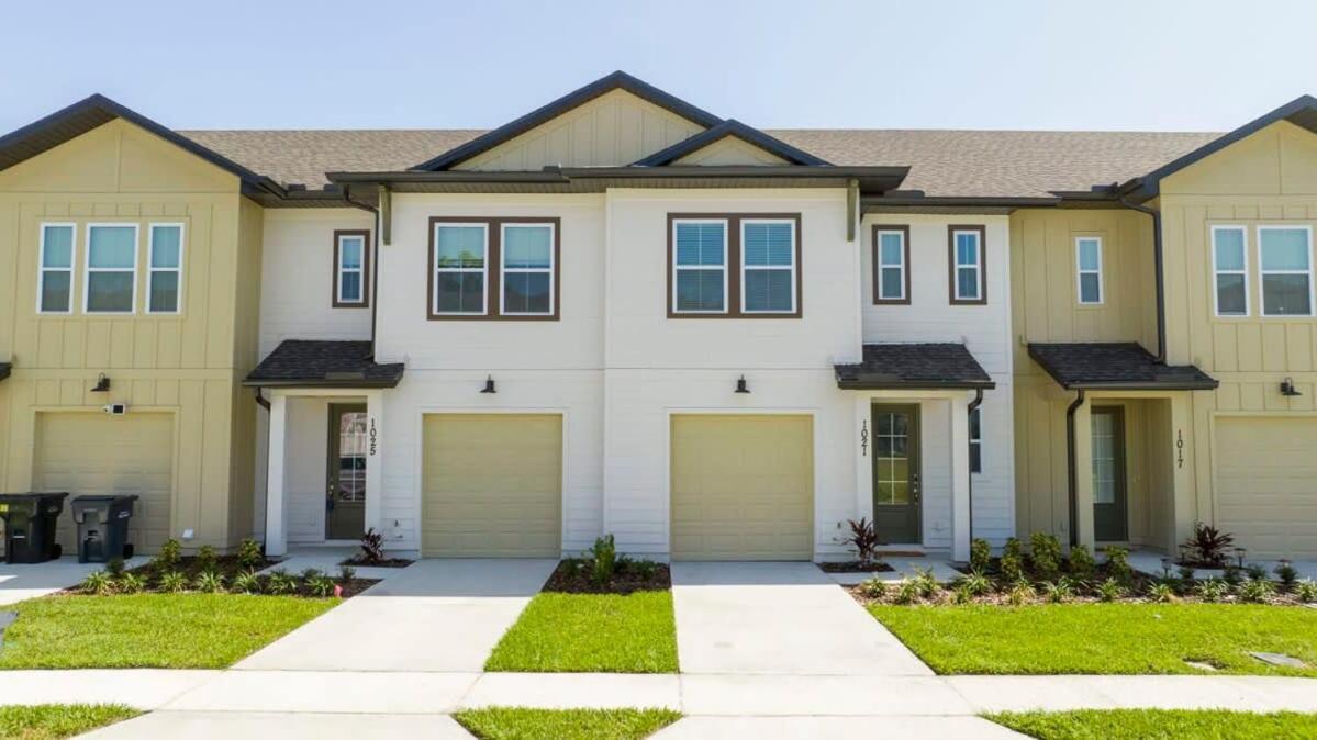 Charming 3bd Close To At Enclave 1021