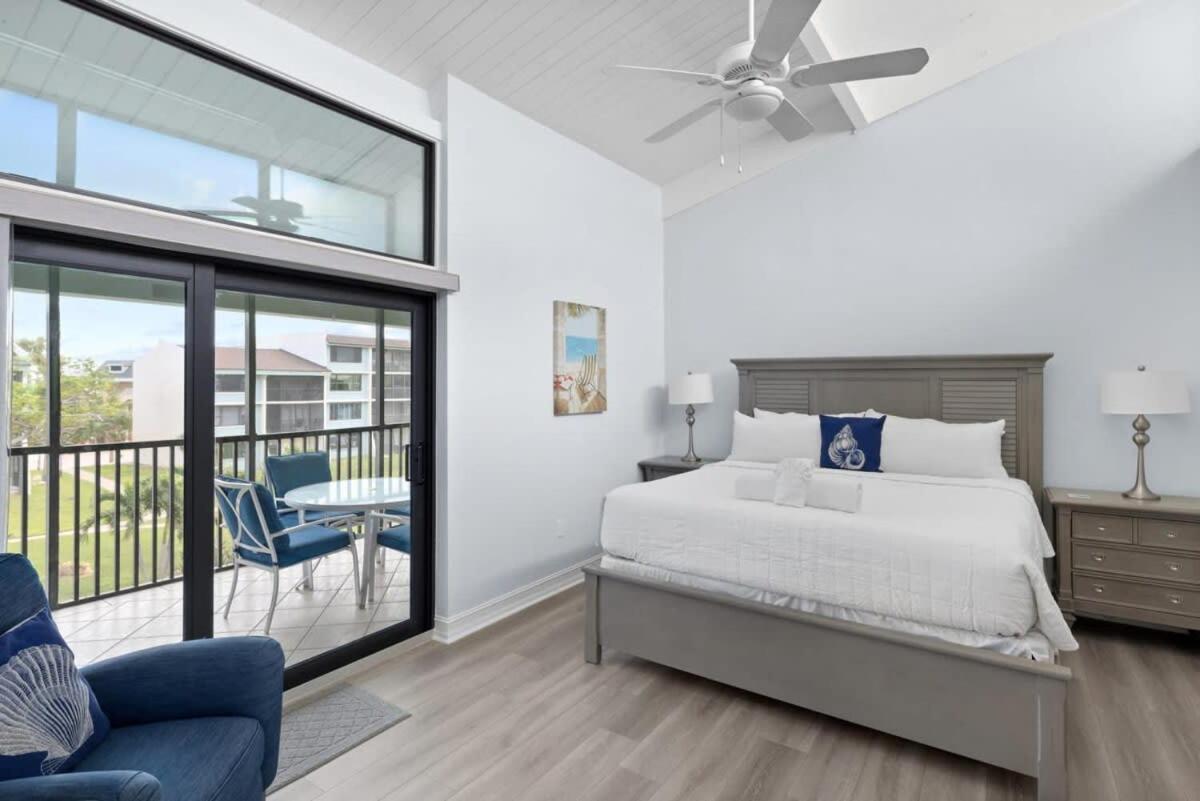 Loggerhead 253- Beachfront W Vaulted Ceilings