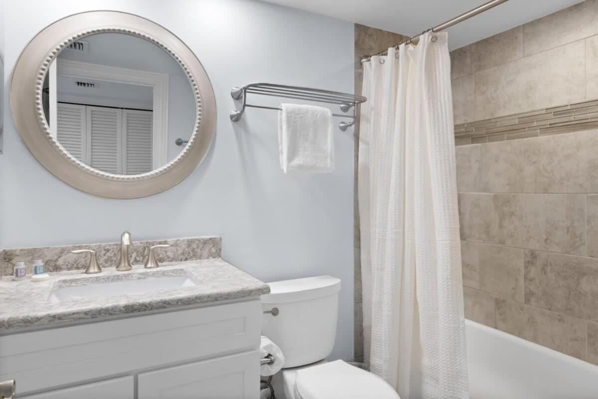 Loggerhead 253- Beachfront W Vaulted Ceilings Holiday home Sanibel