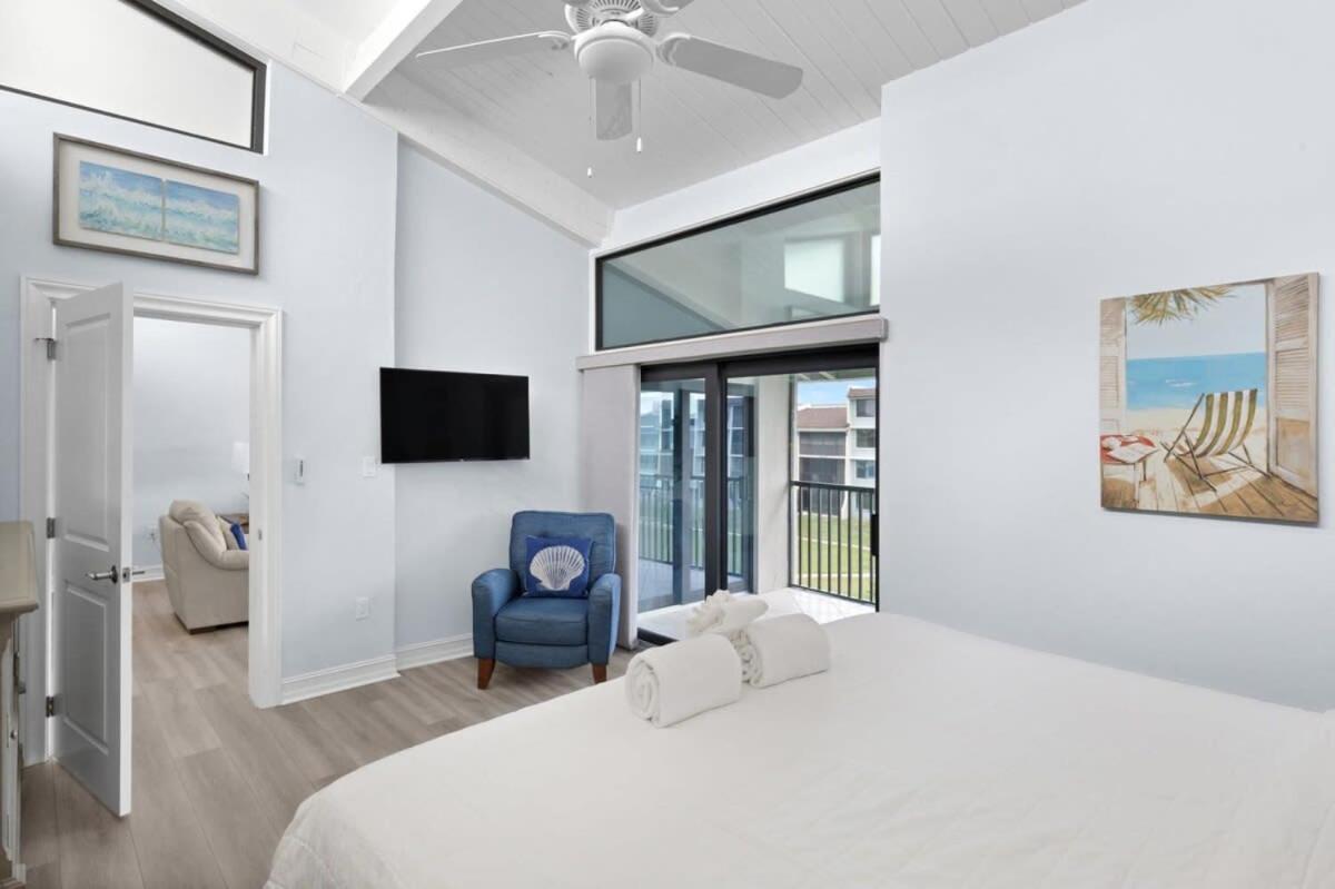 Loggerhead 253- Beachfront W Vaulted Ceilings *