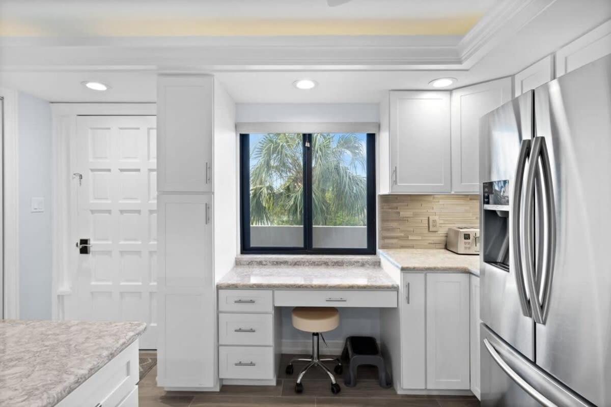 Loggerhead 253- Beachfront W Vaulted Ceilings