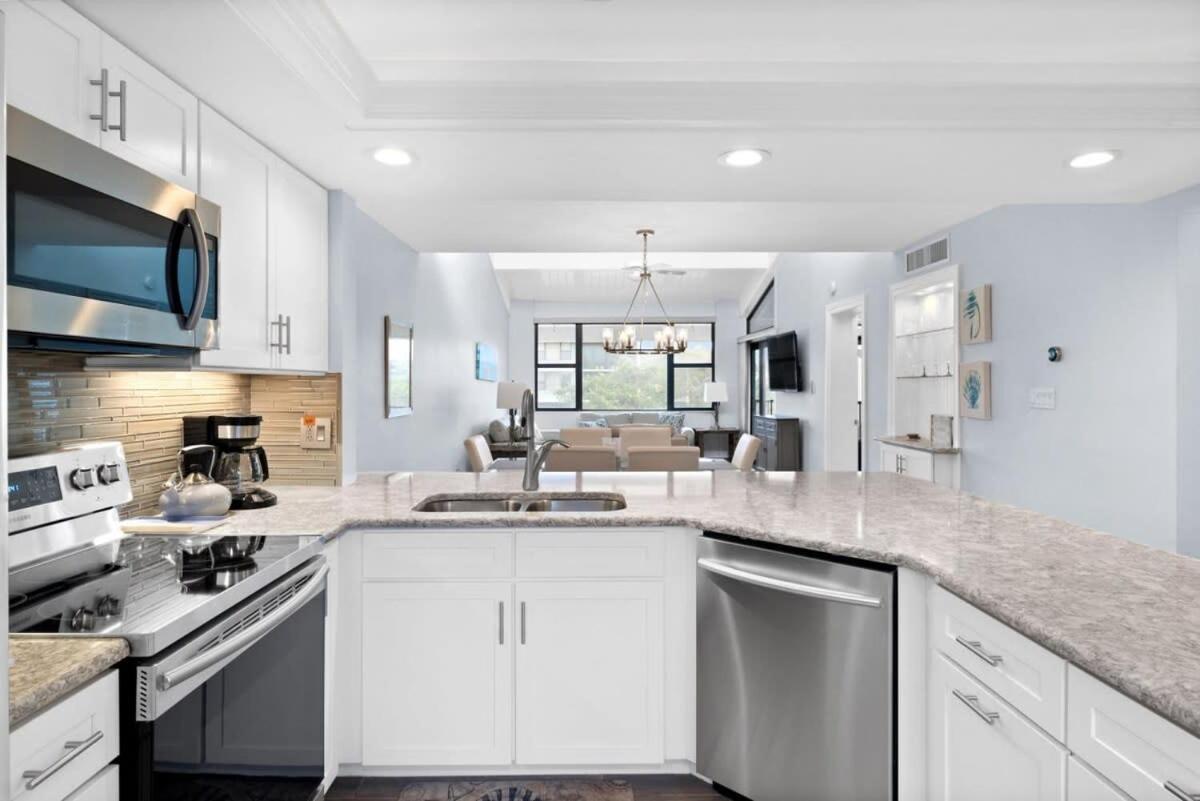 Loggerhead 253- Beachfront W Vaulted Ceilings Holiday home *