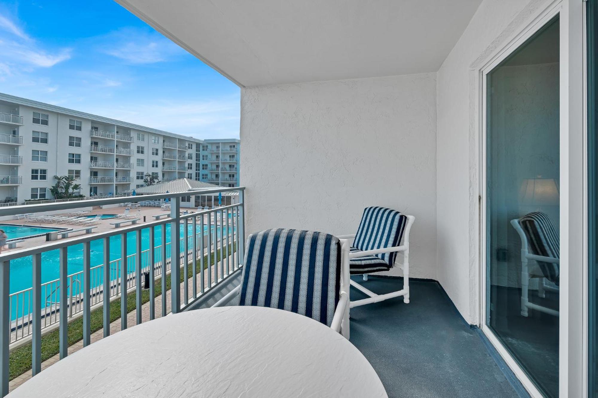 Ocean View From Your Private Balcony With Direct Access To The No-drive Beach! Holiday home