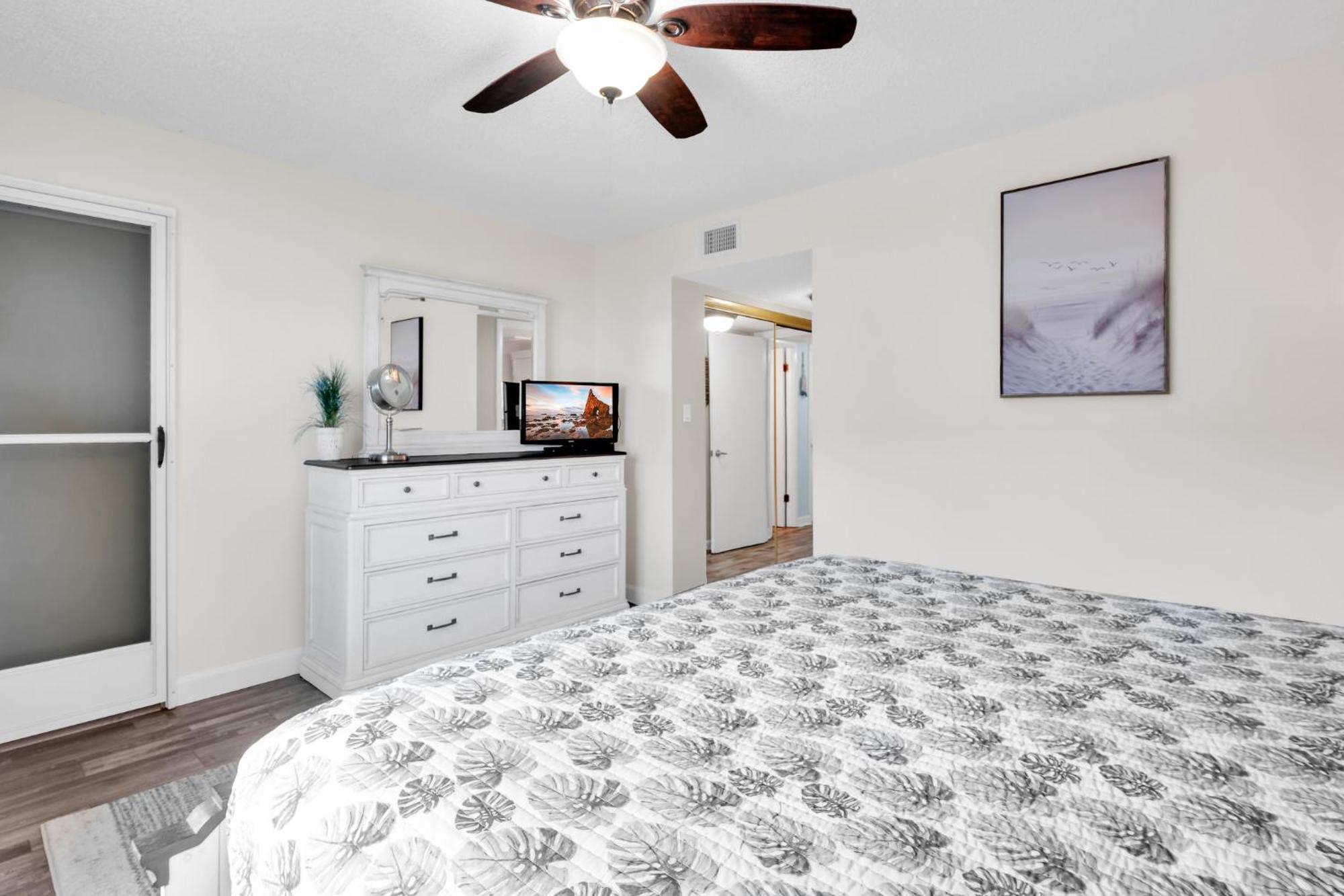 Ocean View From Your Private Balcony With Direct Access To The No-drive Beach! New Smyrna Beach
