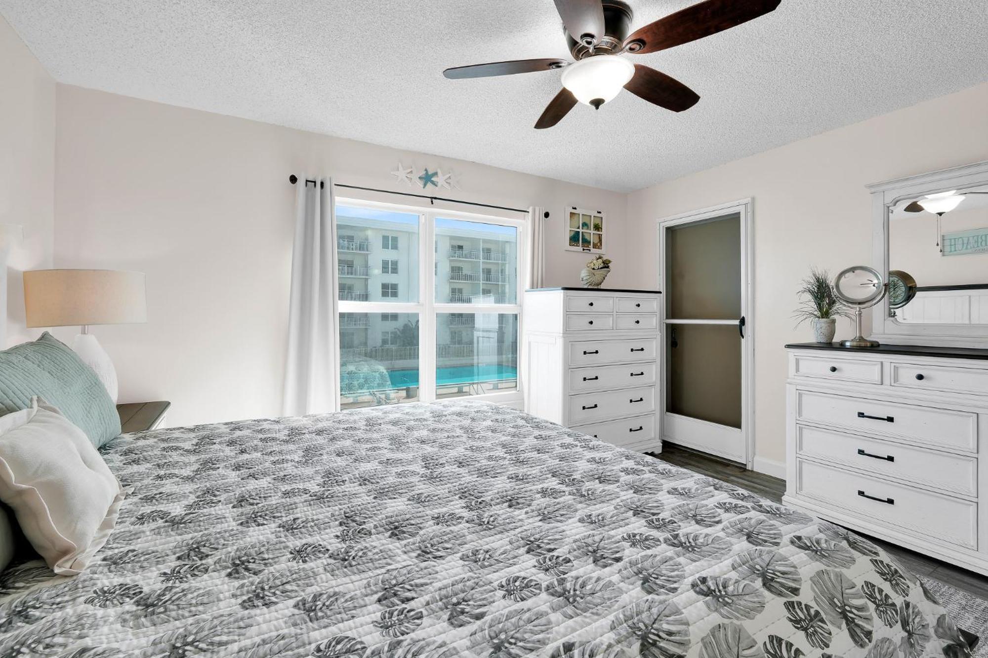 Ocean View From Your Private Balcony With Direct Access To The No-drive Beach!
